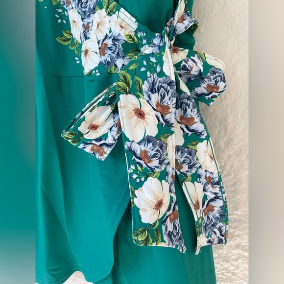 Land’s End Women's Petite Side Tie Mini Green/Floral Swim Dress Swimsuit; 12P - Picture 2 of 9